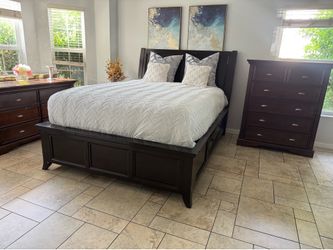 Queen bedroom set