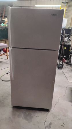Whirlpool white apartment size fridge "PLEASE READ DESCRIPTION FOR DETAILS=THANK YOU!!"