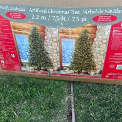 7.5’ Artificial Xmas Tree Brand New In Box! Free! Gratis Come Take!