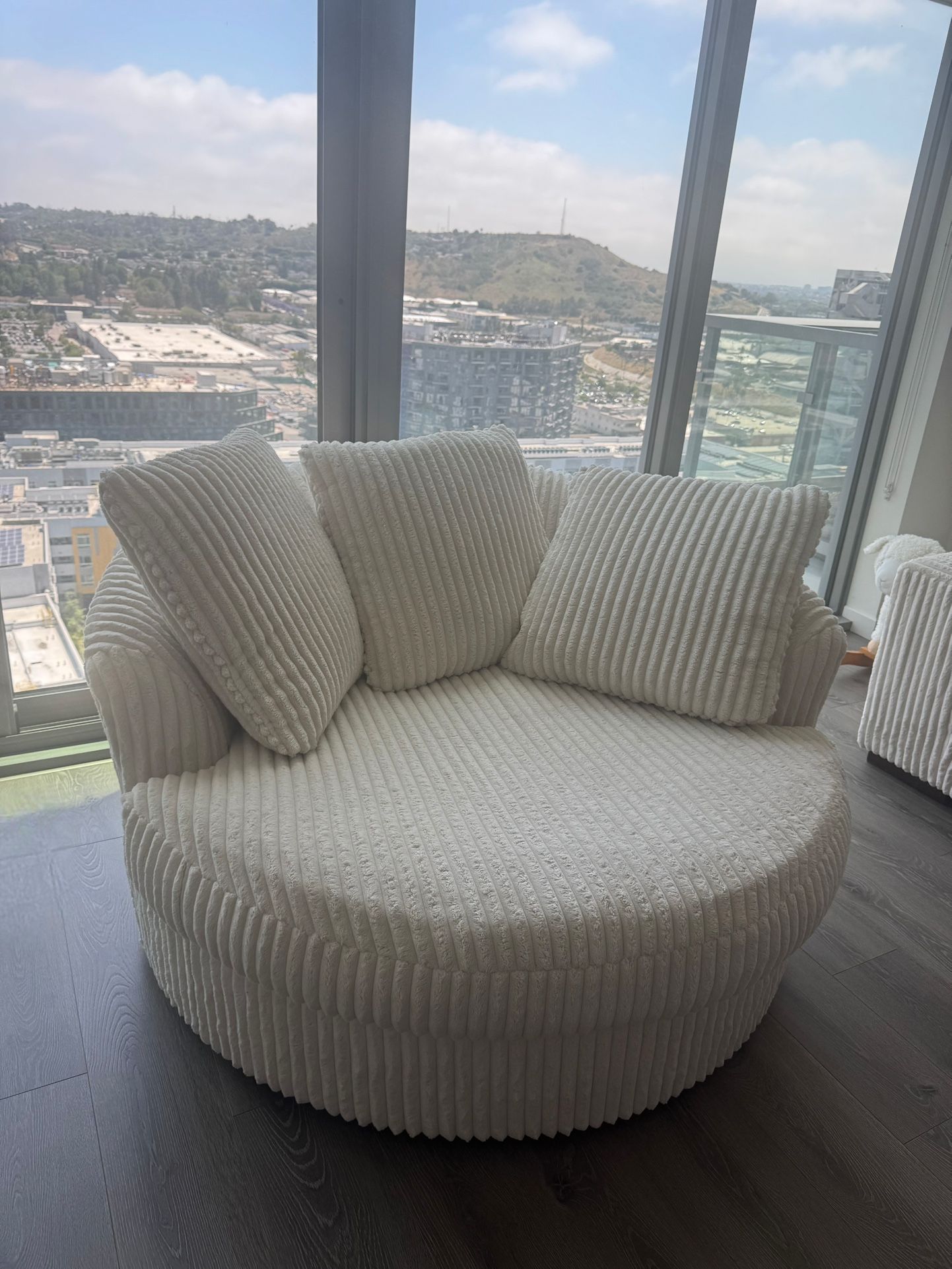 Lindyn Oversized Swivel Accent Chair