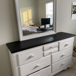 Solid Wood Queen Bedroom Set 