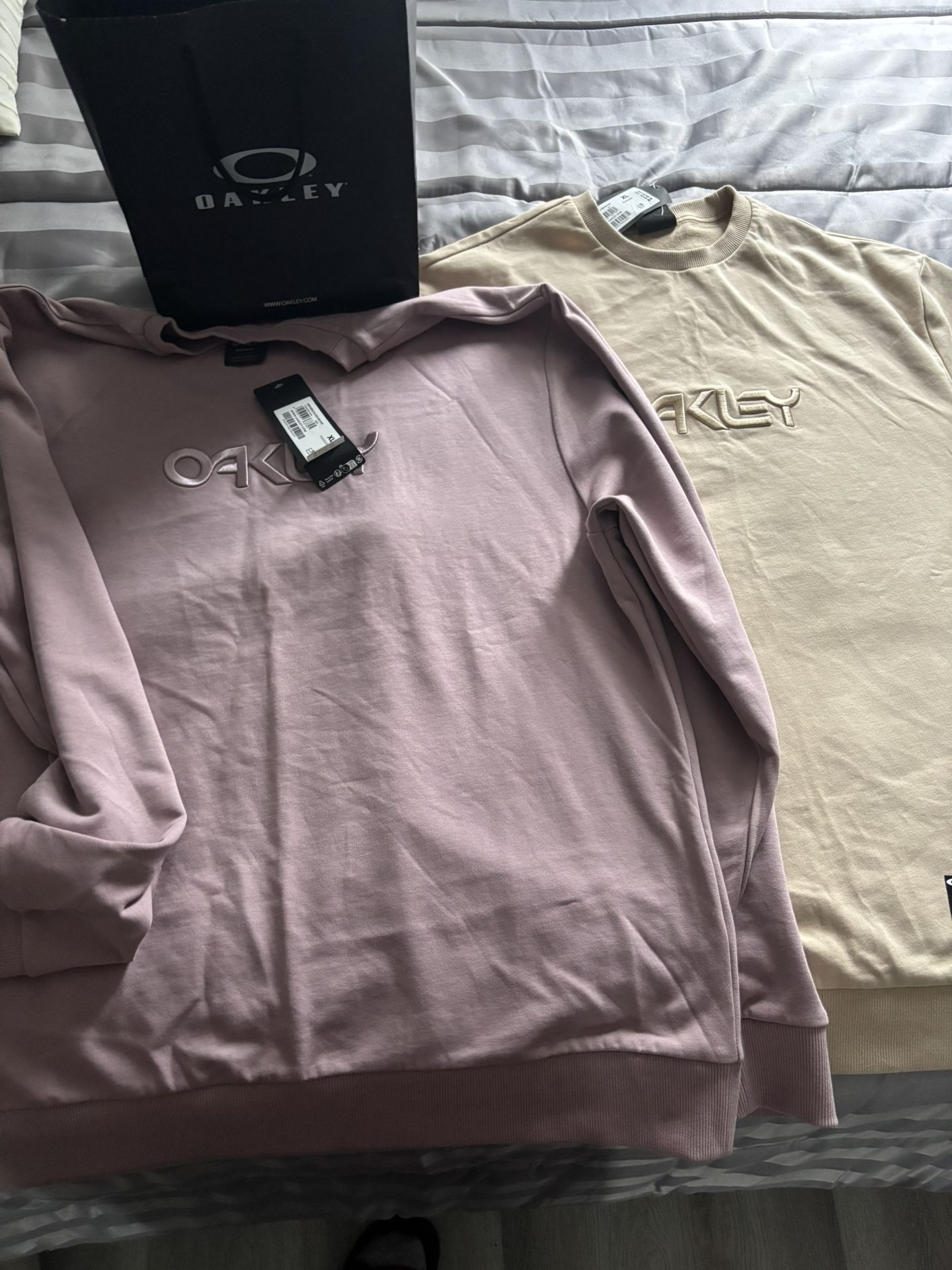 Oakley Sweatshirts XL