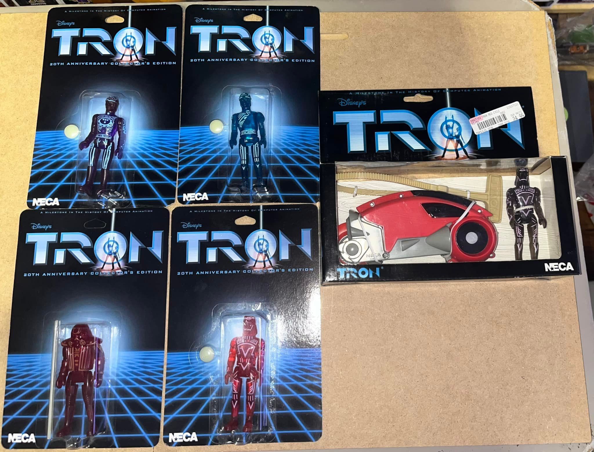 DISNEY NECA Tron 20th Anniversary LIMITED RETRO CARDED Full SET w/ Red Light Cycle (All NEW still in package)