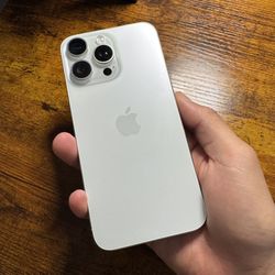 iPhone 15 Pro Max: 256GB (Unlocked)