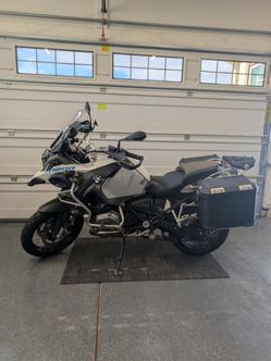 BMW R 1200 GSA - Adventure Motorcycle
