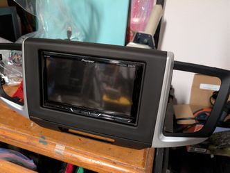 Pioneer 7" Touchscreen Stereo + Pre-Wired Honda Install Kit