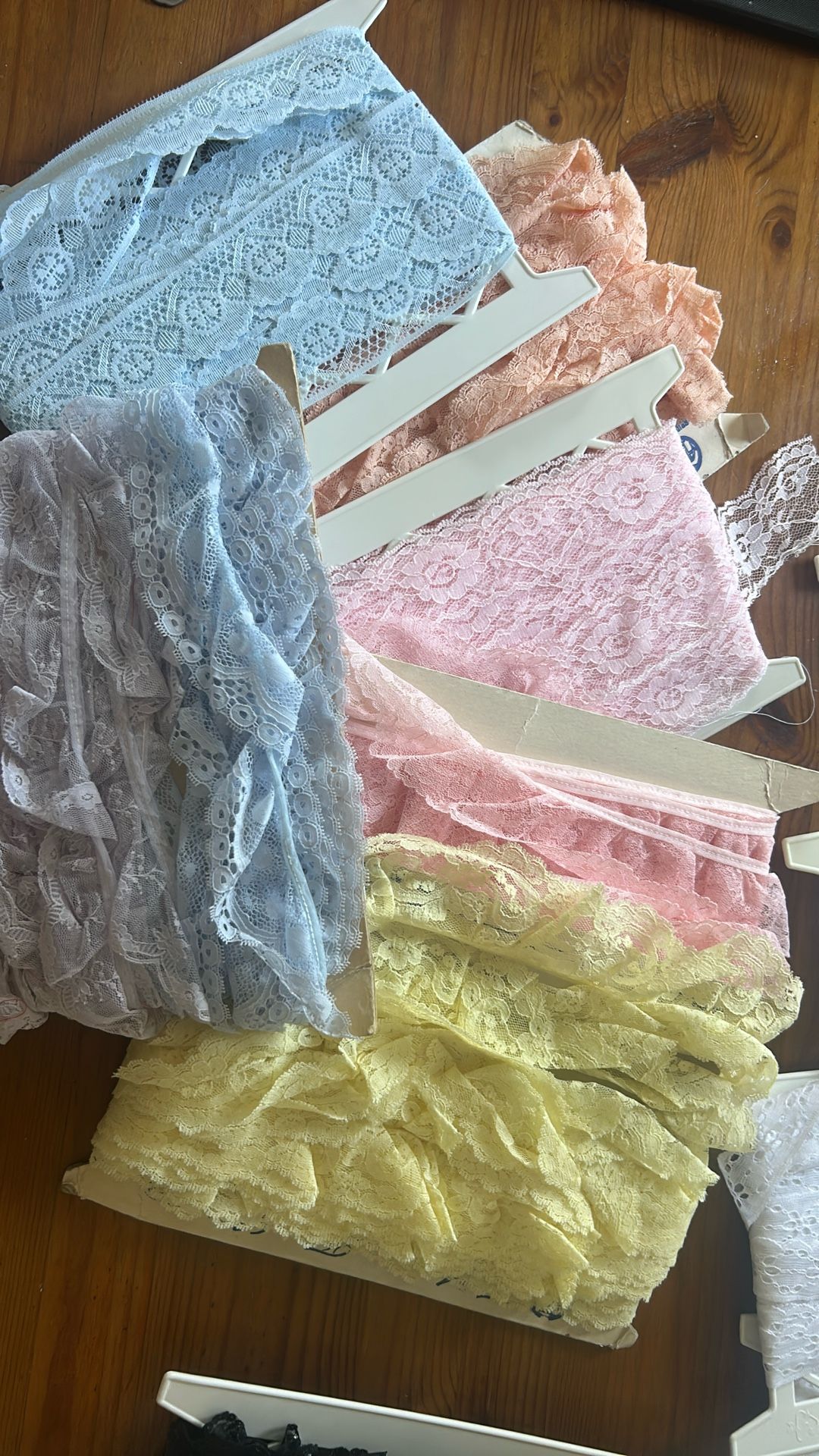 Crafts: LACE & Ruffles