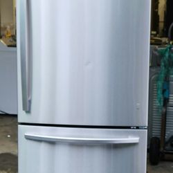 GE Refrigerator W33xD30xH69 Inches 