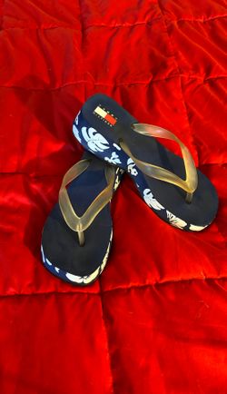Tommy Hilfiger Women’s Sandals Size 8