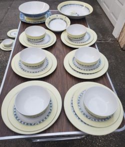 45 Pieces Dinnerware Set 
