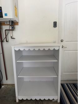 Scalloped bookshelf