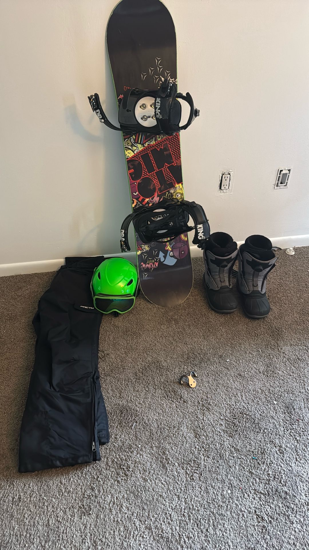 Kid’s Snowboard Setup (Board, Boots, Helmet) 