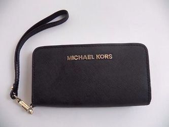 Michale Kors jet set wristlet/wallet