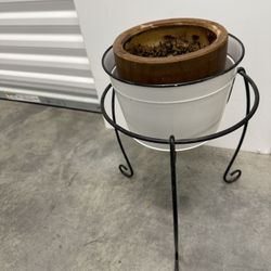 BLACK WROUGHT IRON PLANT STAND & POT