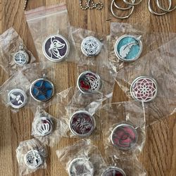 Wholesale Perfume Jewelry (necklaces & Key rings), And A Lot Of Bracelets & Necklaces 