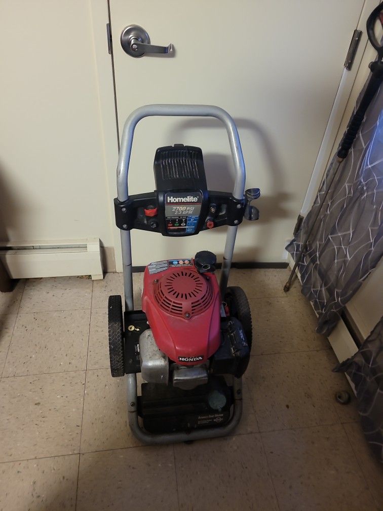 2013 HOMELITE 2700 PSI, 2.3 GPM PRESSURE WASHER