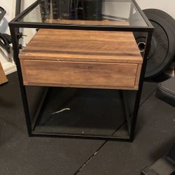 Side - Accent - End Table