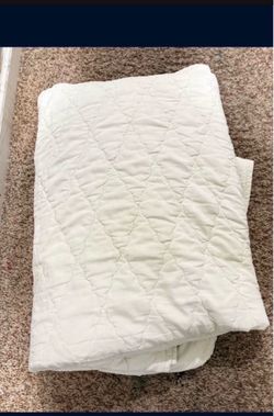 White Queen Blanket  $10