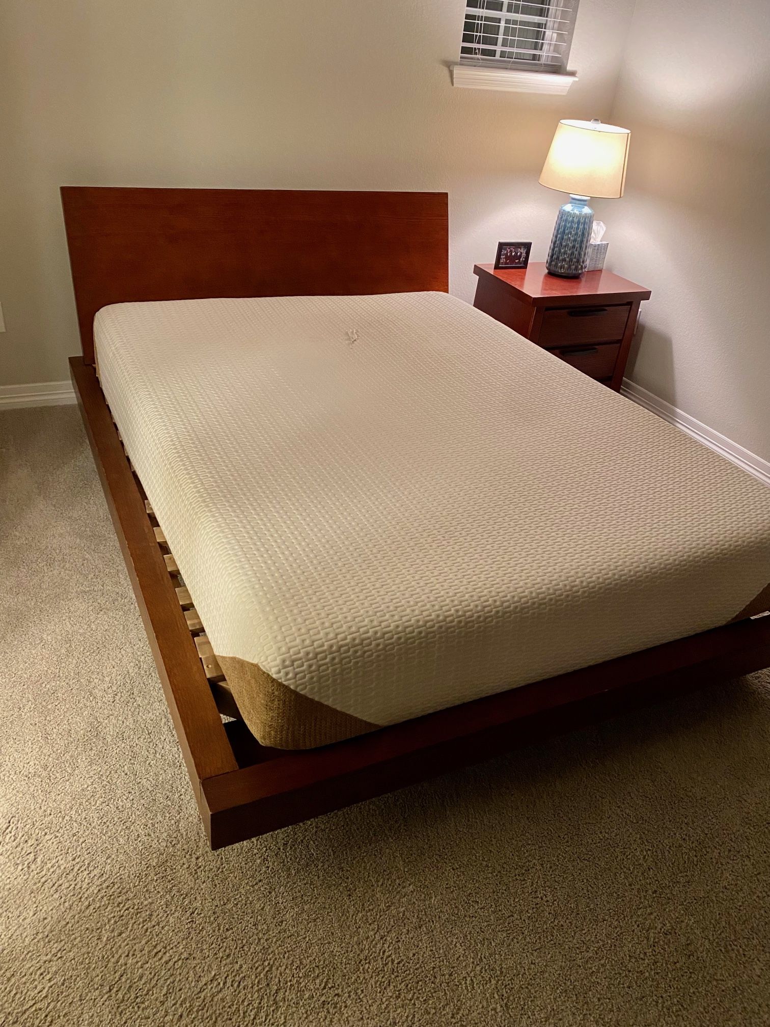 Sitcom Furniture Hida Eastern Queen Bed and Nightstand
