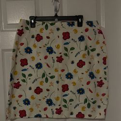 White Floral Skirt Size Large ( no stretch)