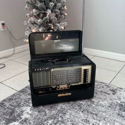 Zenith Trans-Oceanic Vintage Portable Radio