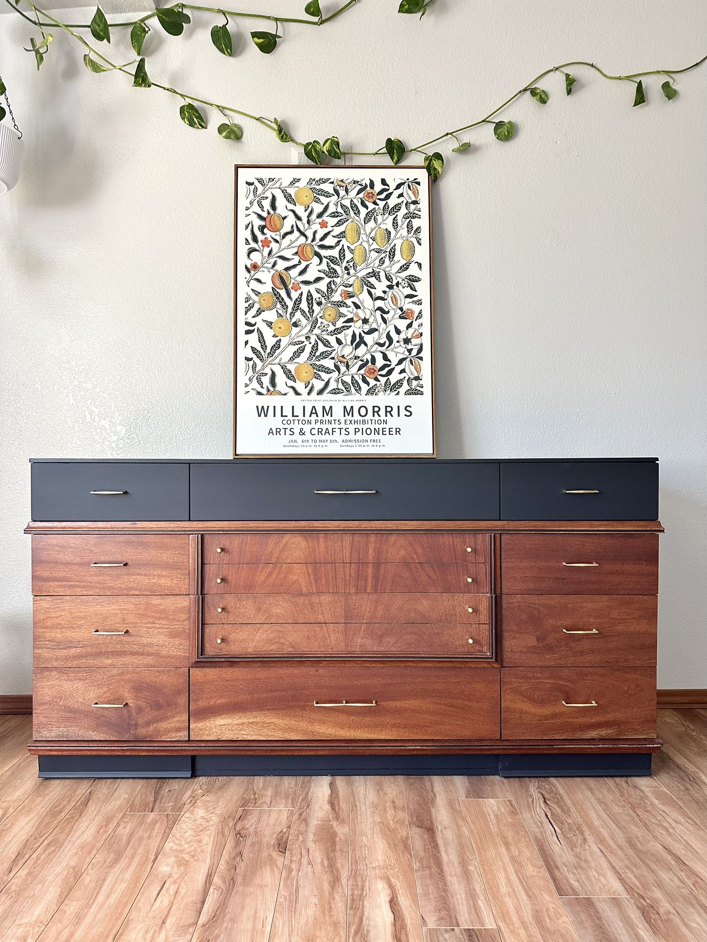 Mahogany Solid Wood Vintage Mcm Lowboy Dresser / Sideboard 