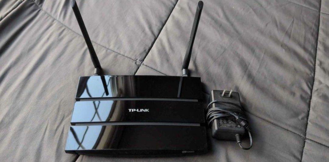 Tp-Link AC1200 Wireless Router - Rarely used -  Selling it as I bought a different wireless router