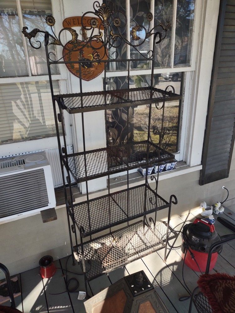 Rod Iron flower Shelf And Rod Iron Pado Set