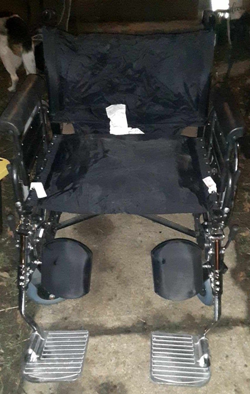 Brand New Medline Shuttle Extra-Wide Wheelchairs - Shuttle Extra-Wide Bariatric Wheelchair with Removable Desk Length Arms and Elevating Legrests, 28"