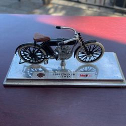 Black Harley Davidson, 1.18 diecast metal 1909 twin SDV twin