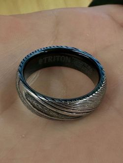 Triton men ring size 9