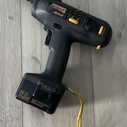 Taladro inalámbrico Craftsman de 12 voltios. 
