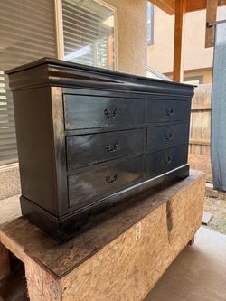Black 6-Drawer Wood Dresser
