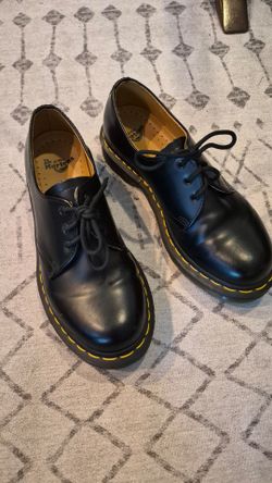 Women’s sz8 dr martens air wair