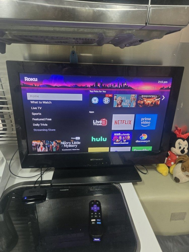 Emerson TV with Roku And Remote