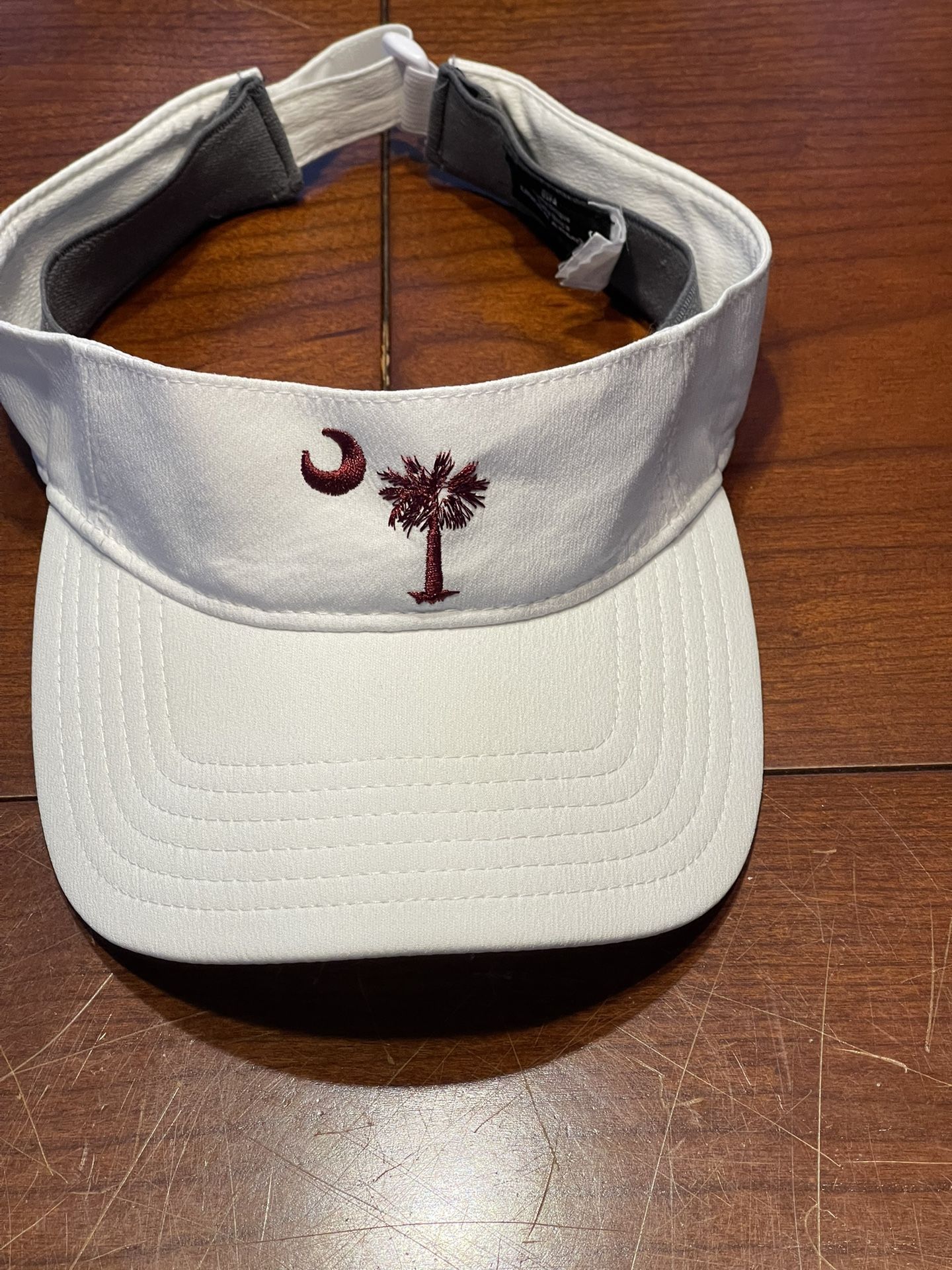 Under Armour Visor South Carolina Palmetto Tree & Crest in Garnet EUC