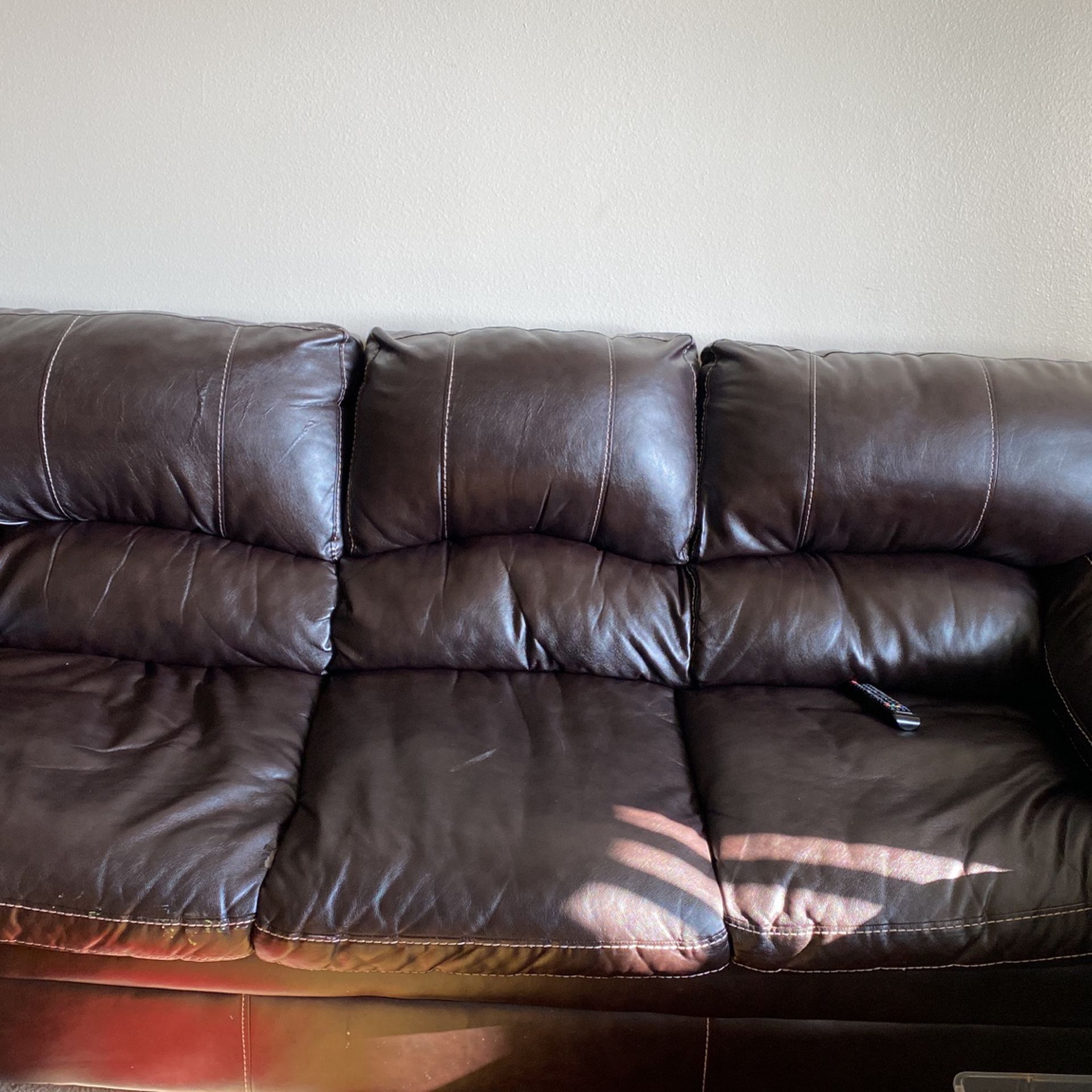 Good Quality Leather Sofa In Oakshore Oakcreek