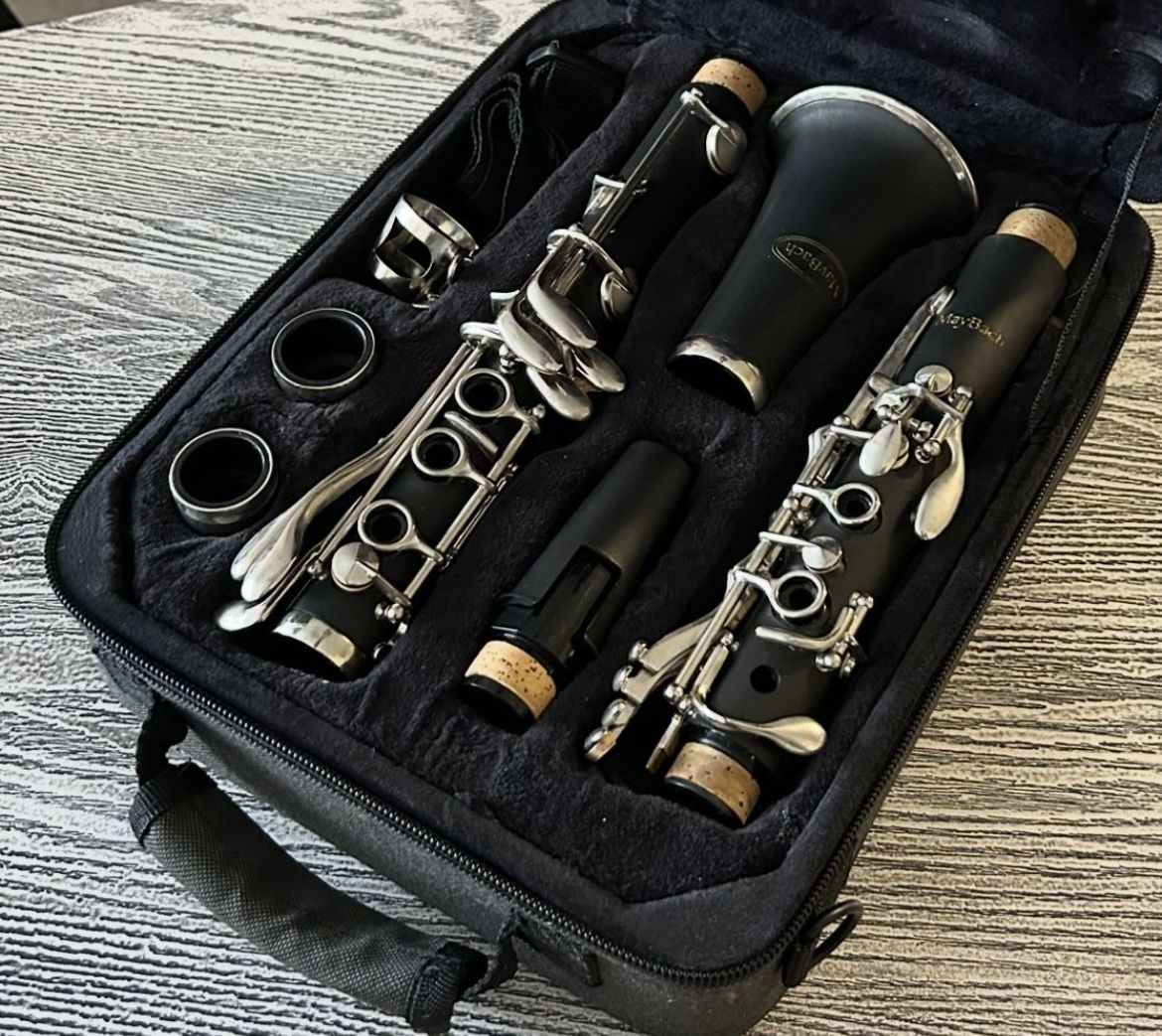 Clarinet with carry case- Low Price.    Only $40