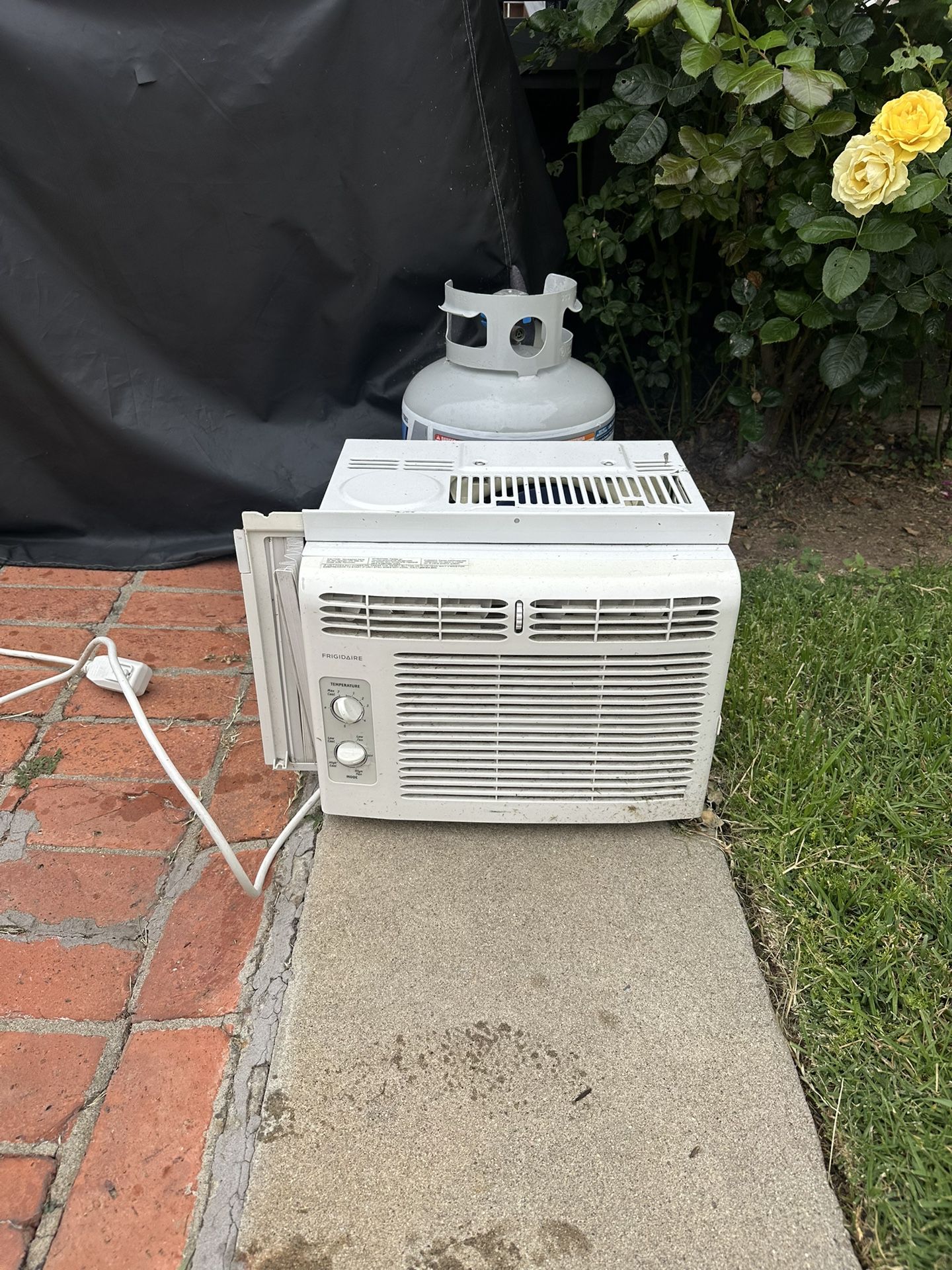 Window AC Unit Frigidaire 