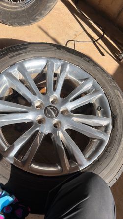 Chrysler tires with rims