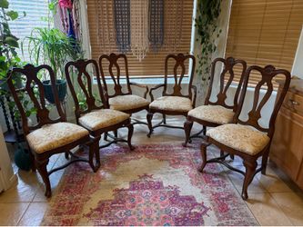 Vintage Queen Anne style chairs - set of 6 - and extending table included