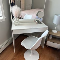 Like New Dressing Table With Swivel Chair