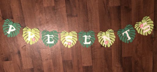 Hawaiian themed decorations