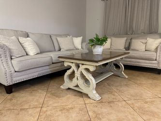 Sofa set and table