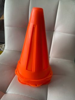 5 small rubber cones