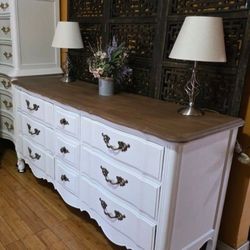 Thomasville French Provincial Dresser Solid Wood Measurements On Picture 