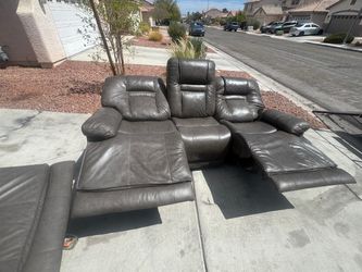 Couch recliner 400$
