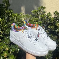 NIKE AIR FORCE 1LV8