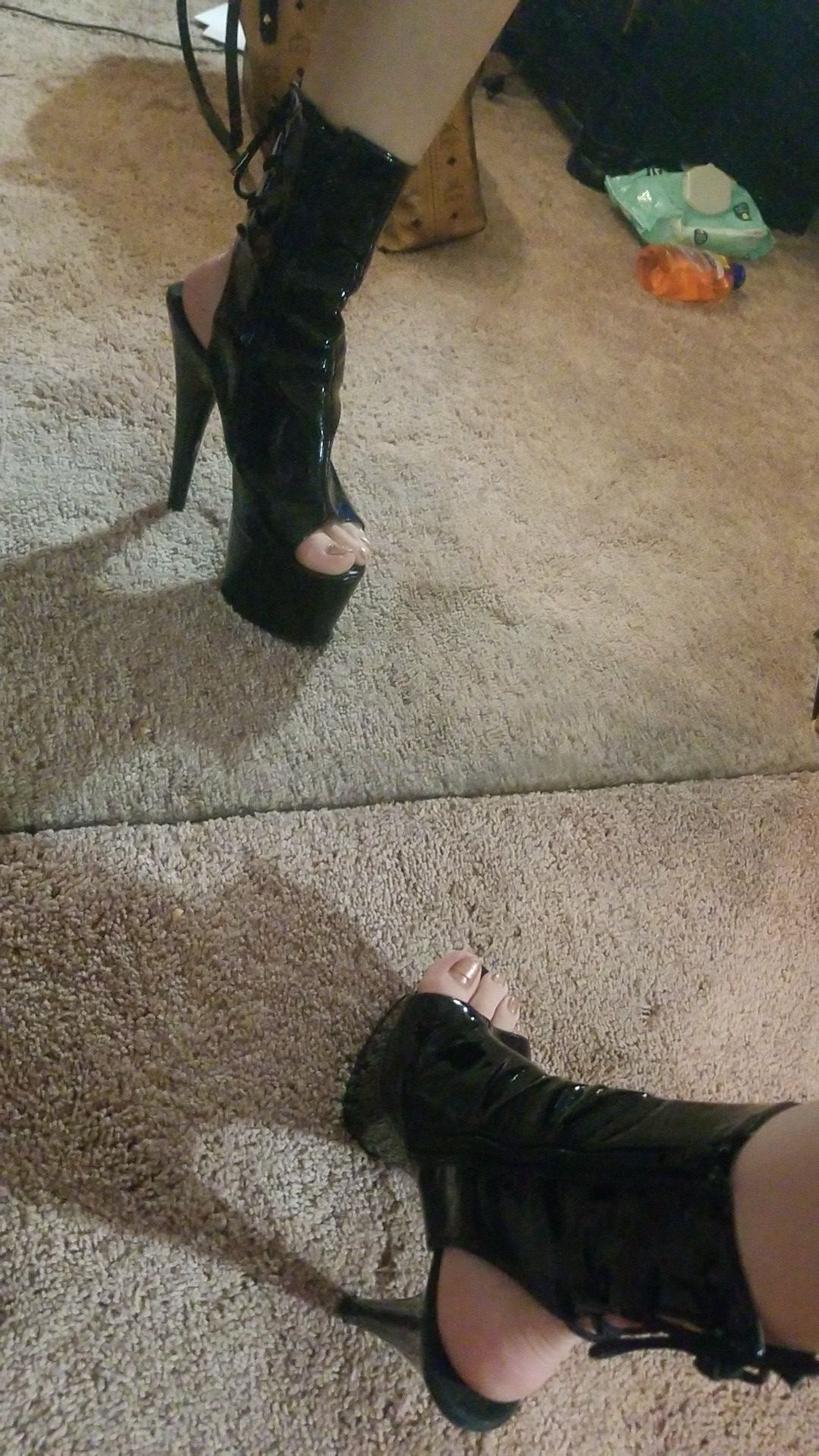 Foot fetish? Shoes sold but offering more 😍👣💖