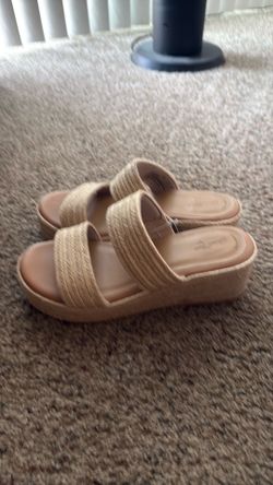 Women’s two band slip on heels